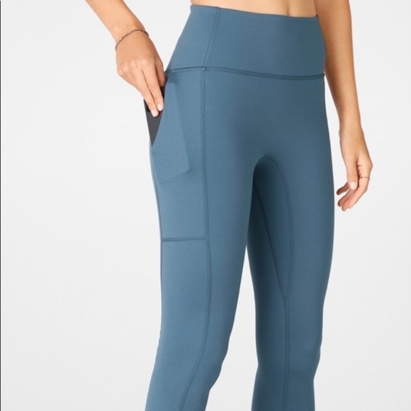 Fabletics Womens High-Waist Trinity Utility Pocket Teal Legging Short  1X. - Picture 1 of 10